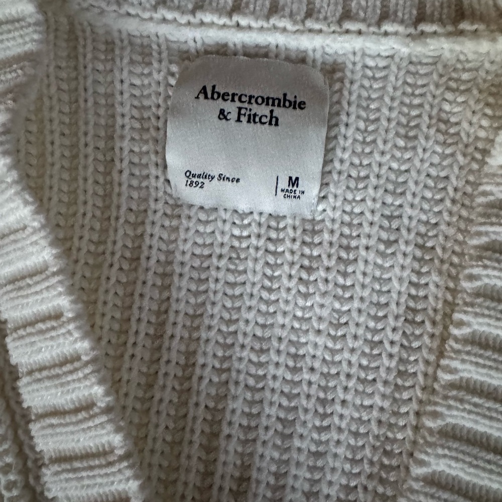 Abercrombie & Fitch Ivory seed stitch Button-Up Cardigan size medium - Picture 2 of 4
